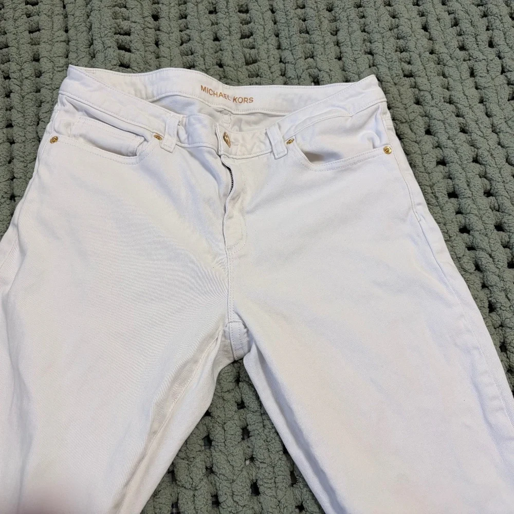 Michael Kors White Skinny Jeans – Size 8 – Gold Button Detail ✨🤍